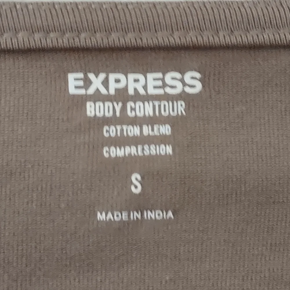 NWT Express Body Contour Stretch Cotton Crew Neck Baby Tee Mushroom Size S - Picture 6 of 11